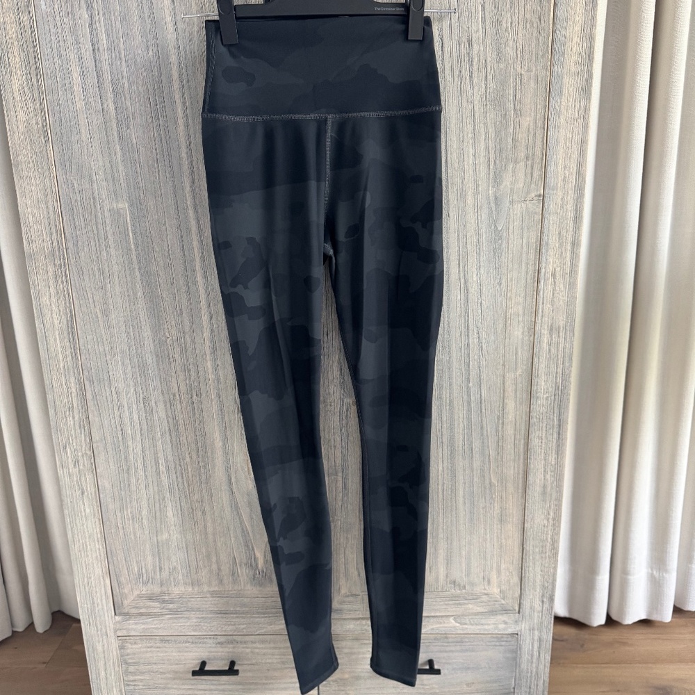 ALO Yoga HIGH-WAIST CAMO VAPOR LEGGING